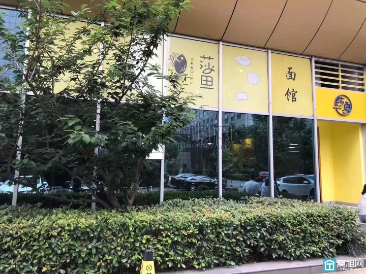 南部商务区华越国际大厦出租一间沿街餐饮店面转让