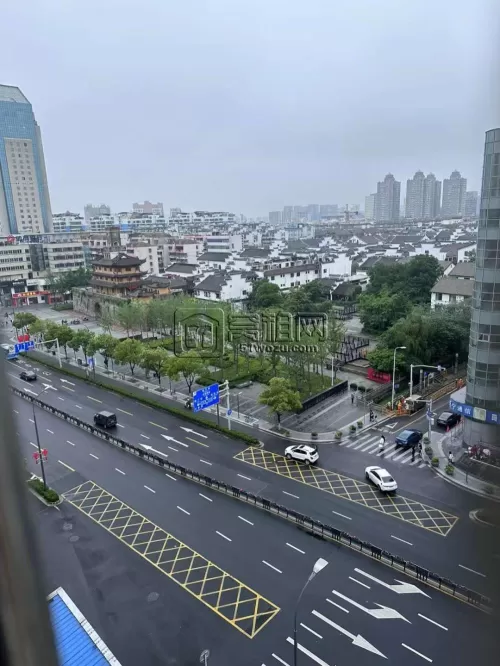 出租海曙大厦8楼办公室45平，看鼓楼风景，可随时看房