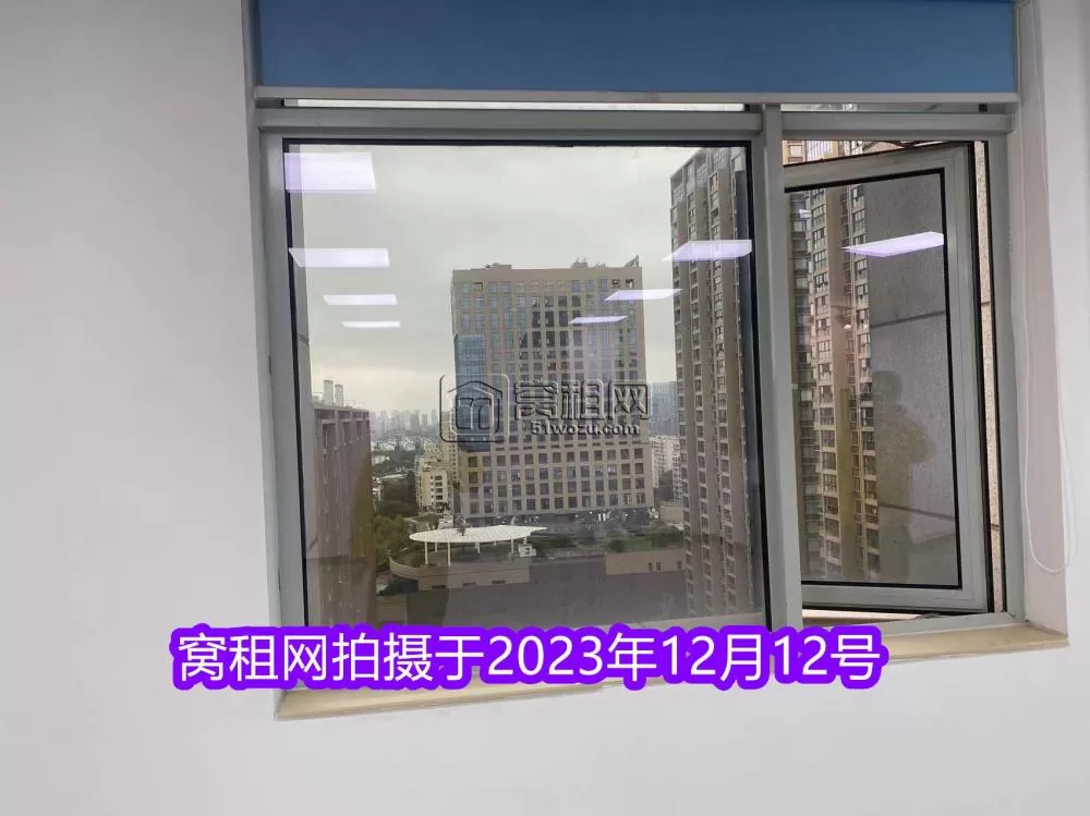 华泰小学对面宁波堇山大厦105平米办公室出租朝南2个隔间