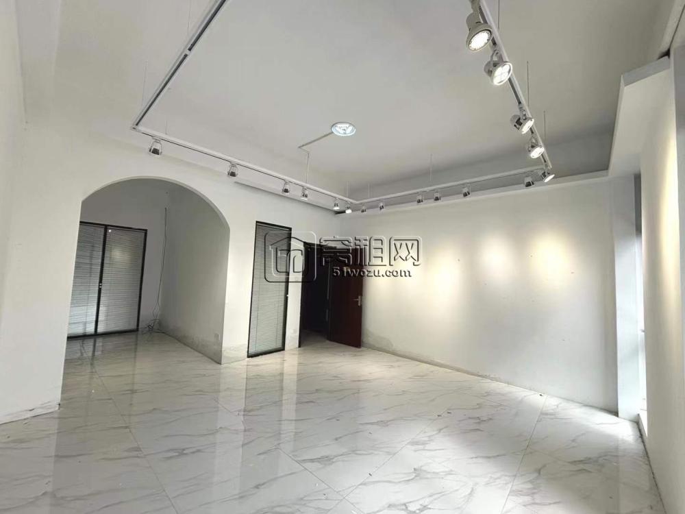 宁波机场附近办公室一间小面积55平，月租2156元，地砖干净整洁明亮，采光好(图3)