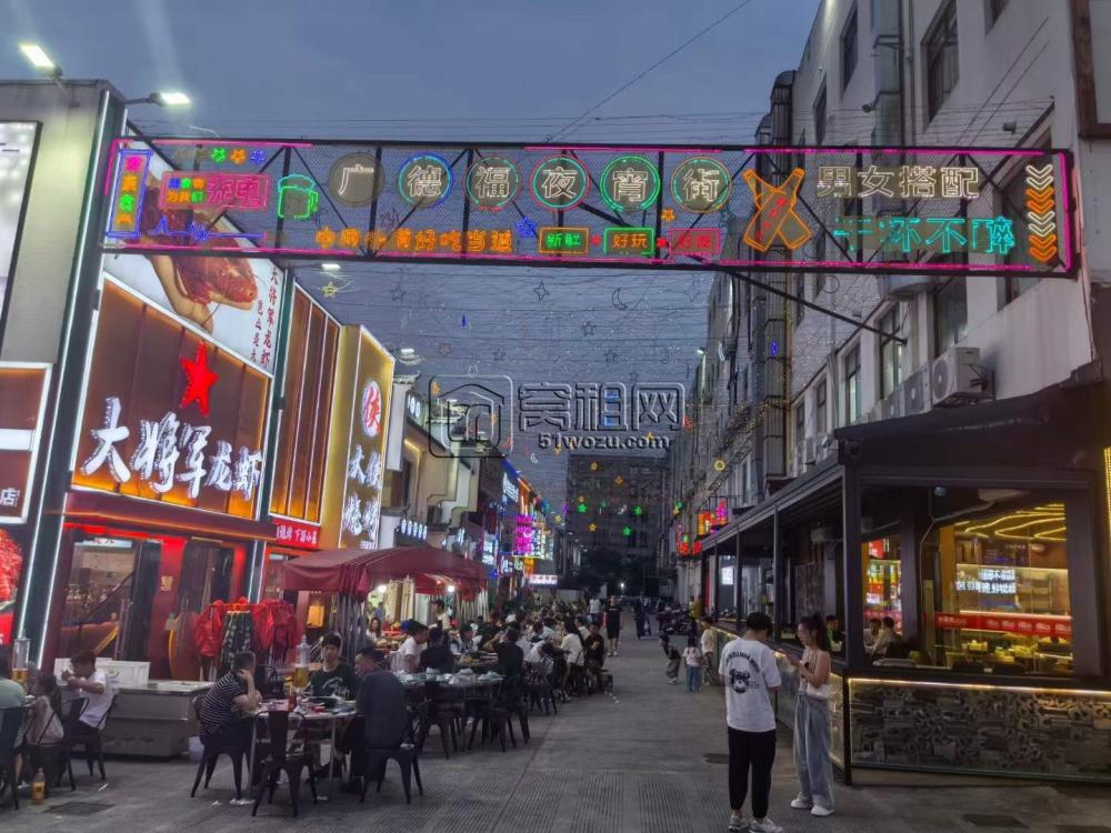 集士港杰迈广场 夜宵街新调整出一间餐饮铺，楼上楼下面积240平，可外摆