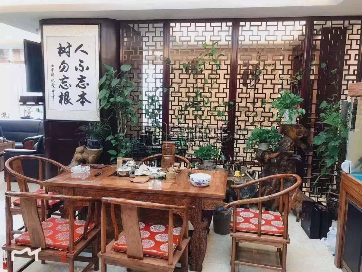 利时金融大厦170平 豪华装修 带水 可做茶室 家具以搬空 随时可看 价格合适按图片配租