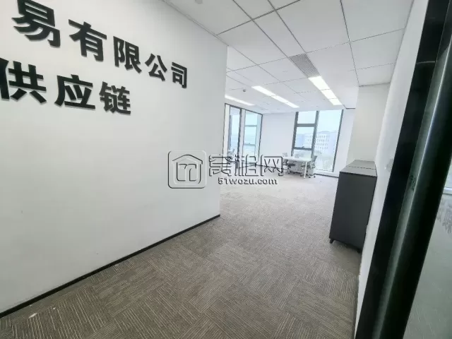 海曙集士港大面积144平新出一间，全屋新装修～配全套家具~领包入住～全景落地窗河景